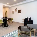 Deluxe 1 Bedroom Apartment In K-Town With Free Parking