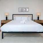 Luxury Living In Westlake 4Br Gem With Parking