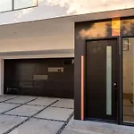 Luxury Living In Westlake 4Br Gem With Parking