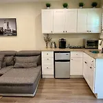 Guest Suite Near La Cienega Park Beverly Hills