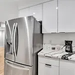 Luxurious 3Br 3Ba Retreat In La