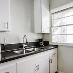 Blueground Westwood 1Bd Apartment Lax-1276