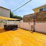 Kobe Bryant-Themed 3 Bedroom With Hot Tub 10 Minutes From Rodeo Drive