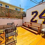 Kobe Bryant-Themed 3 Bedroom With Hot Tub 10 Minutes From Rodeo Drive