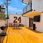 Kobe Bryant-Themed 3 Bedroom With Hot Tub 10 Minutes From Rodeo Drive