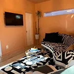Modern, Remodeled Echo Park House-Walk To Sunset Blvd, Dodgers Stadium, Shops, Bars, Restaurants, Lake, Concerts