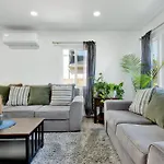 Modern Peaceful Private Oasis Near The Beach