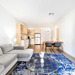 2Br New Hollywood Opulent Oasis Et
