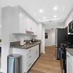 The Turquoise Lounge - Chic 2Br Beach View Pool, Sauna