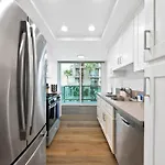 The Turquoise Lounge - Chic 2Br Beach View Pool, Sauna
