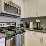 Zircon Zen - Quiet Retreat 2Br Pool, Jacuzzi Marina
