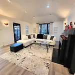 3 Bedroom Top Story Apartment Near Pico Blvd