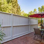 Spacious Guest Studio With Private Entry