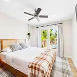Resort Home With Games, Slide, Oasis