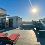 The Century City Cozy 3 Bedroom Apartment With Free Parking! 303