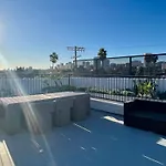 The Century City Cozy 3 Bedroom Apartment With Free Parking! 303