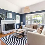 West La Cottage With Pool