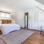 West La Cottage With Pool