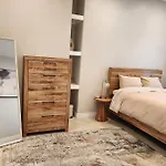 Spacious 1 Bed Adu In Encino, Home Away From Home