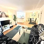 Marina Breeze 2 Bedroom Apt With 2 Bathroom