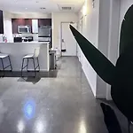 1 Bedroom Spacious In Hollywood