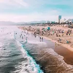 Sunny Santa Monica Retreat One Bedroom Apartment