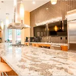 A-Class Lavish 2 Bed Apt In Woodland Hills Ca