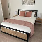 Stylish Westwood Apartment - Steps From Ucla