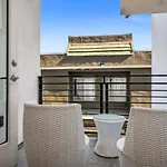 New 1 Bedroom Loft With View Of Hollywood Sign