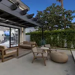 Curson Modern