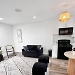 New Private Villa By Beverly Hills And The Grove Spacious 2 Story Unit In The Best Part Of La