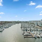 The Crystal 3 Level Penthouse - Marvelous Marina Views 2Br