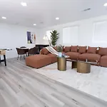 Cozy La Suite Near Usc And Downtown Attractions- Private Room With Shared Access
