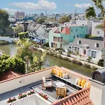 The Canal Escape - Canal-Front Italian Villa