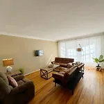 Bargain Beverly Hills 3 Bedroom In Great Area 5 Minutes To Rodeo Drive