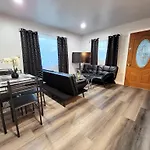 2 Bedroom Apartment1 Mile South From The Hollywood Walk Of Fame And Hollywood Sign