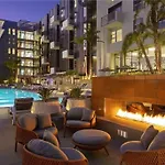 King Bed Studio W Pool Gym In Hollywood