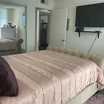 Charming Room In West Hollywood