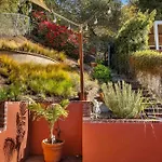 Mid-Century Modern Hollywood Hills Retreat