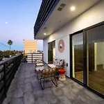 New Modern 2Br 3Ba Apt In Central La Rooftop & Free Parking