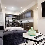 New Modern 2Br 3Ba Apt In Central La Rooftop & Free Parking
