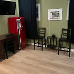 Private Room W/ Private Full Bathroom & Wifi & Ac & Shared Kitchen In Los Angeles