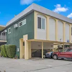 Sawtelle Serenity- Modern Comfort