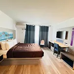 Hometel Suites