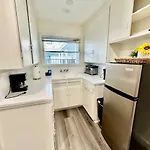 Los Angeles Cozy Pico Apartment 3Bedroom - 1Bath
