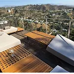 Secluded Luxury Hollywood Hills Retreat