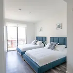 Beachside Luxury Apartment I Free Parking