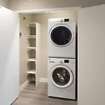 Beachside Luxury Apartment I Free Parking