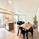 Chic Urban Retreat In Heart Of La, Steps From Attractions!