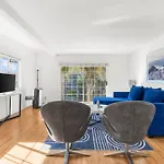 Modern Furnished 2 Bedroom In West La